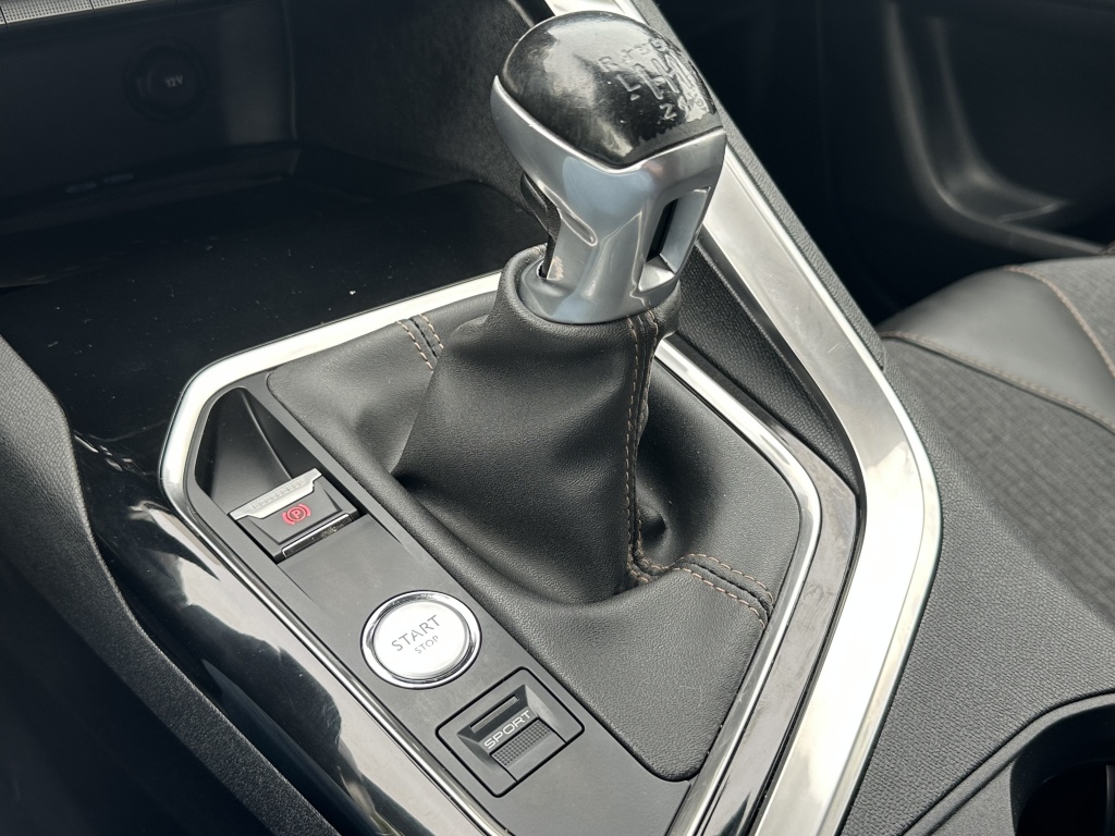 Peugeot 3008 Peugeot 3008 1.2 GT Line | Nieuwe Motor 2024 | Duindam Original |