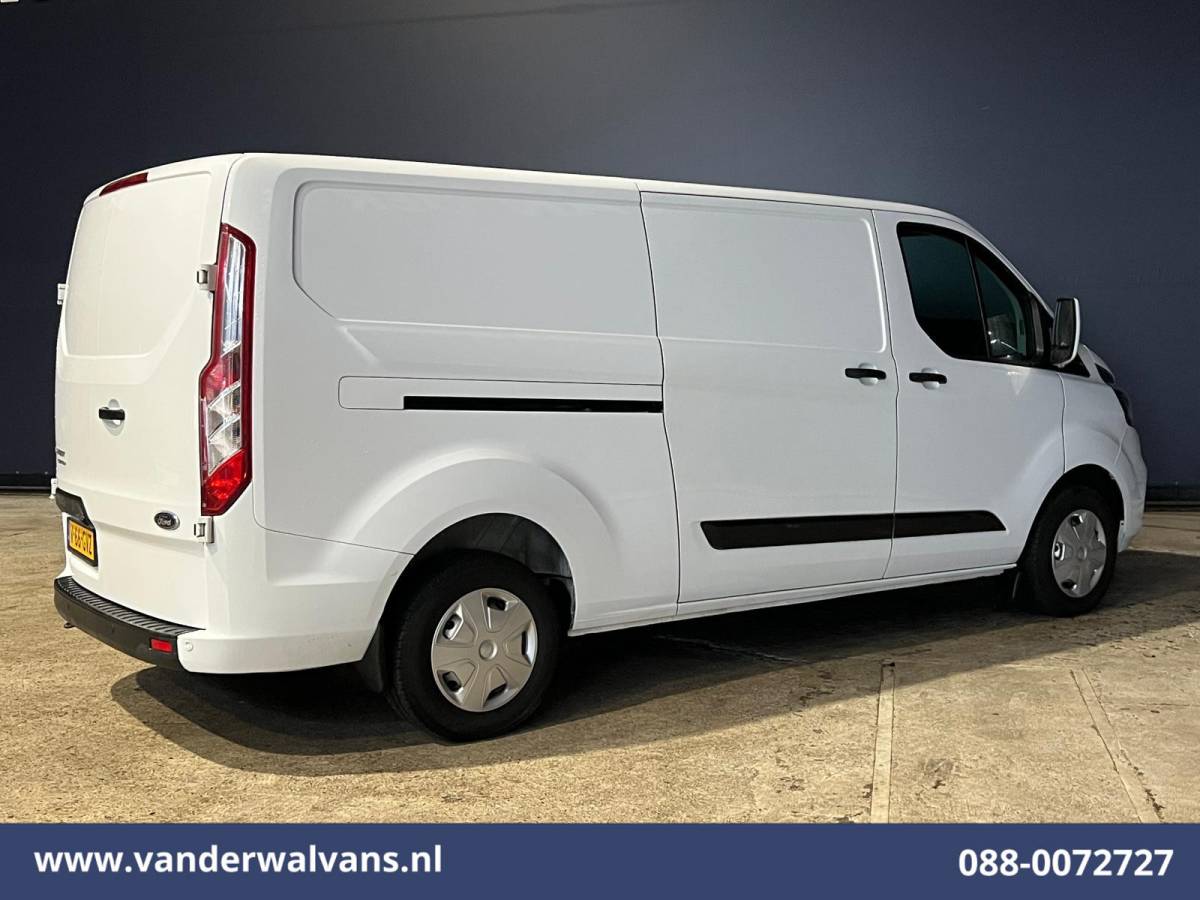 Ford Transit Custom Ford Transit Custom 2.0 TDCI L2H1 Euro6 Airco | Camera | 2800kg trekvermogen | Apple Carplay | Cruisecontrol | LED | Parkeersensoren Android Auto, Verwarmde voorruit, Bijrijdersbank