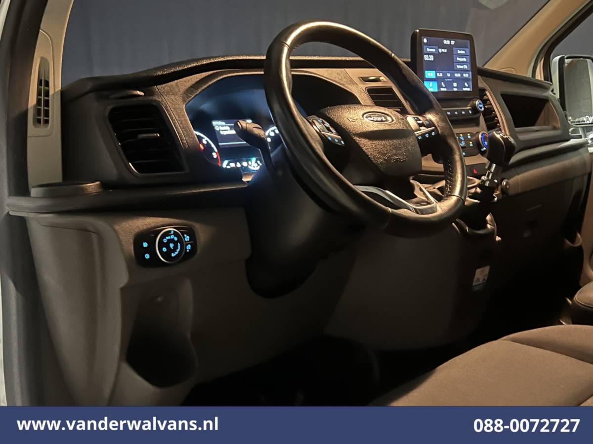 Ford Transit Custom Ford Transit Custom 2.0 TDCI L2H1 Euro6 Airco | Camera | 2800kg trekvermogen | Apple Carplay | Cruisecontrol | LED | Parkeersensoren Android Auto, Verwarmde voorruit, Bijrijdersbank