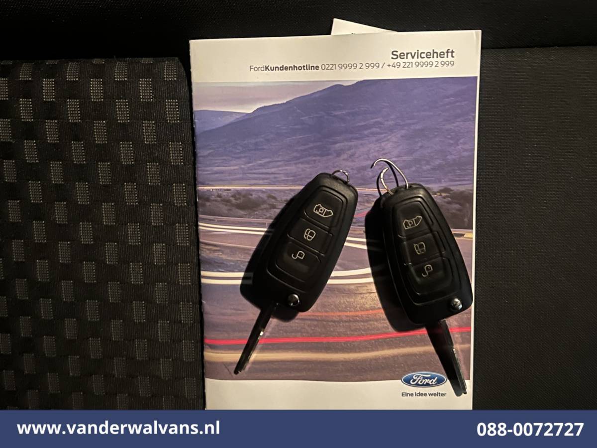 Ford Transit Custom Ford Transit Custom 2.0 TDCI L2H1 Euro6 Airco | Camera | 2800kg trekvermogen | Apple Carplay | Cruisecontrol | LED | Parkeersensoren Android Auto, Verwarmde voorruit, Bijrijdersbank