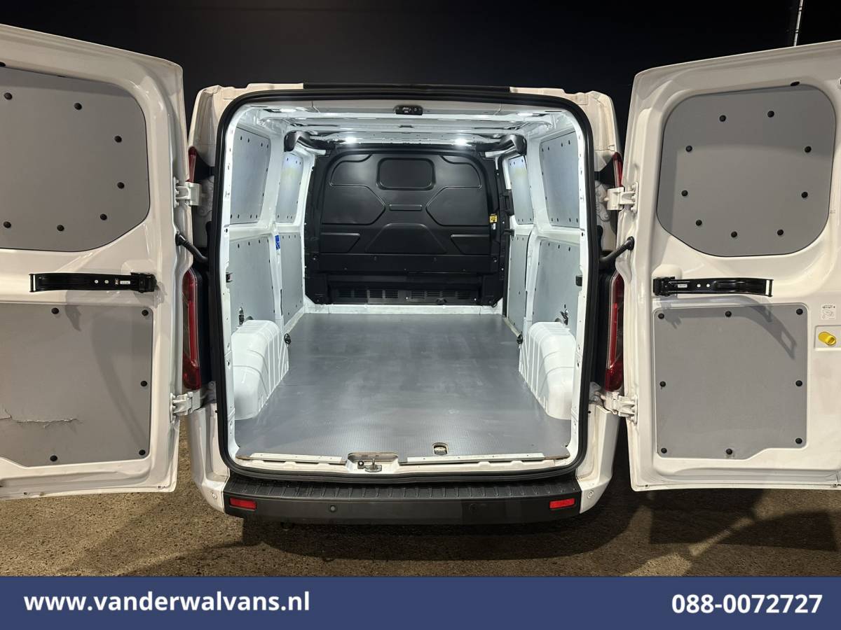 Ford Transit Custom Ford Transit Custom 2.0 TDCI L2H1 Euro6 Airco | Camera | 2800kg trekvermogen | Apple Carplay | Cruisecontrol | LED | Parkeersensoren Android Auto, Verwarmde voorruit, Bijrijdersbank