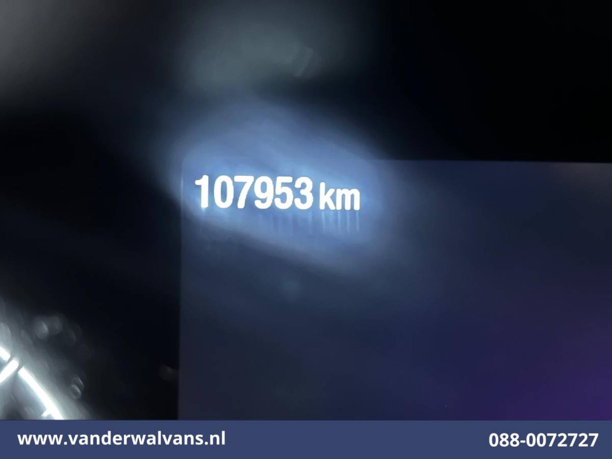 Ford Transit Custom Ford Transit Custom 2.0 TDCI L2H1 Euro6 Airco | Camera | 2800kg trekvermogen | Apple Carplay | Cruisecontrol | LED | Parkeersensoren Android Auto, Verwarmde voorruit, Bijrijdersbank