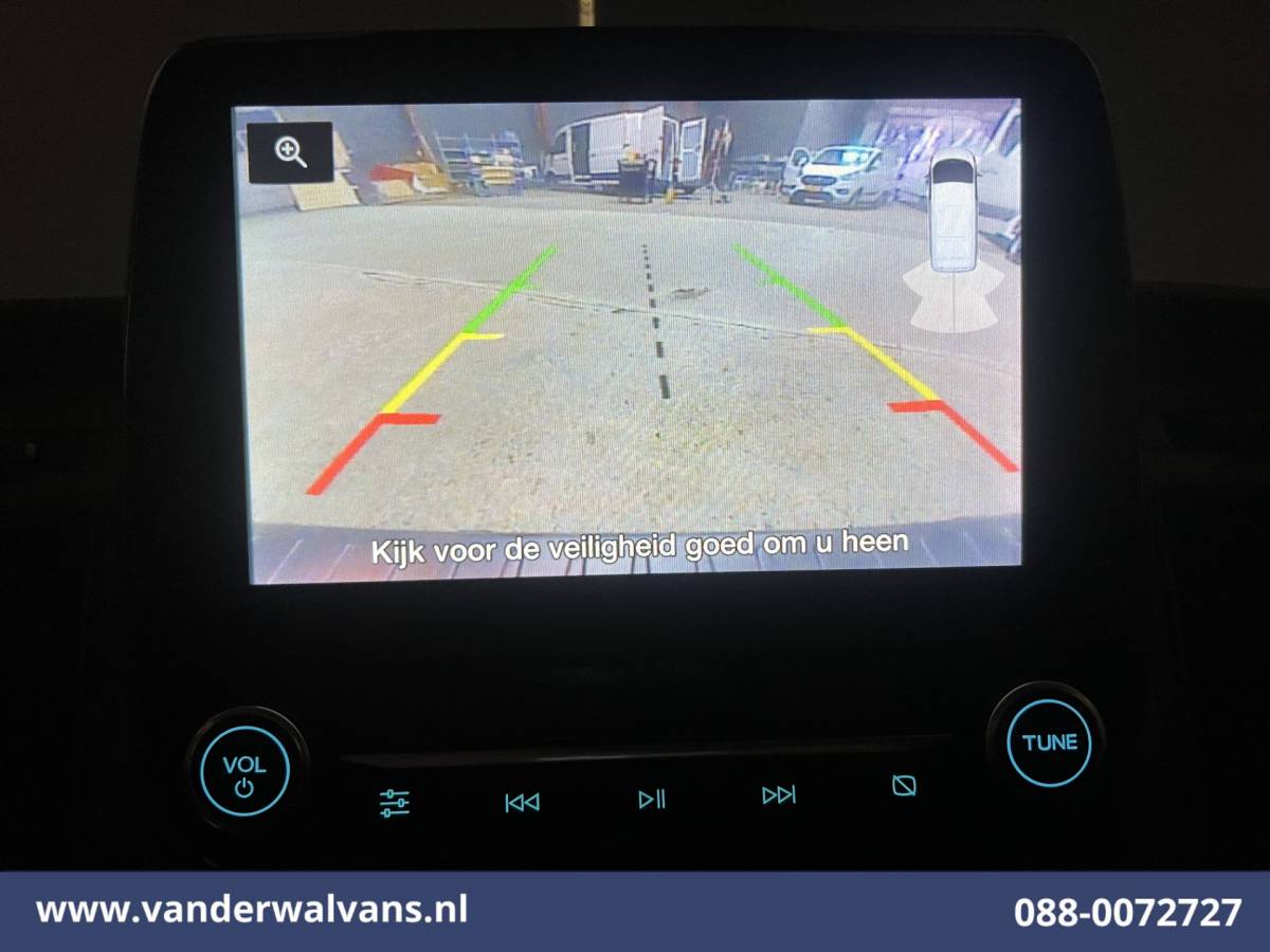 Ford Transit Custom Ford Transit Custom 2.0 TDCI L2H1 Euro6 Airco | Camera | 2800kg trekvermogen | Apple Carplay | Cruisecontrol | LED | Parkeersensoren Android Auto, Verwarmde voorruit, Bijrijdersbank