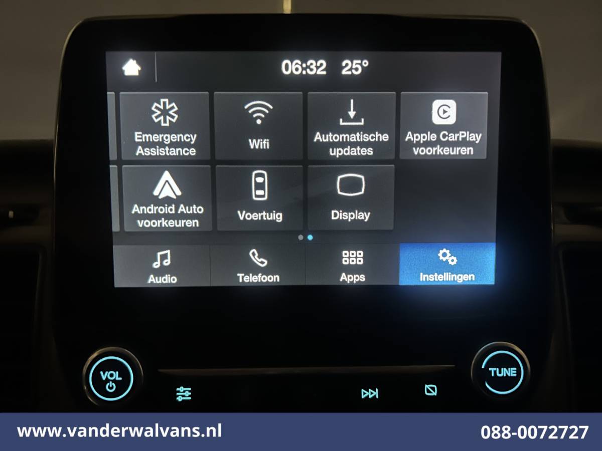 Ford Transit Custom Ford Transit Custom 2.0 TDCI L2H1 Euro6 Airco | Camera | 2800kg trekvermogen | Apple Carplay | Cruisecontrol | LED | Parkeersensoren Android Auto, Verwarmde voorruit, Bijrijdersbank
