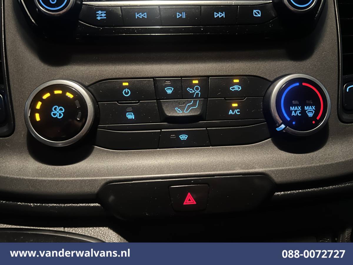 Ford Transit Custom Ford Transit Custom 2.0 TDCI L2H1 Euro6 Airco | Camera | 2800kg trekvermogen | Apple Carplay | Cruisecontrol | LED | Parkeersensoren Android Auto, Verwarmde voorruit, Bijrijdersbank