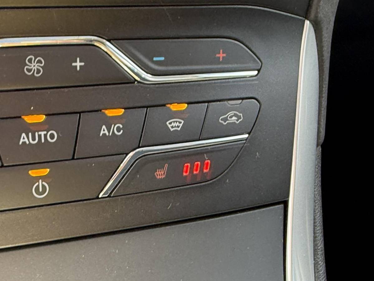 Ford S-Max Ford S-Max 2.5 FHEV Titanium 7pers 190pk | Panoramadak | Achteruitrijcamera | Stoelverwarming | Ambient Lightning | SYNC 3 Navigatie