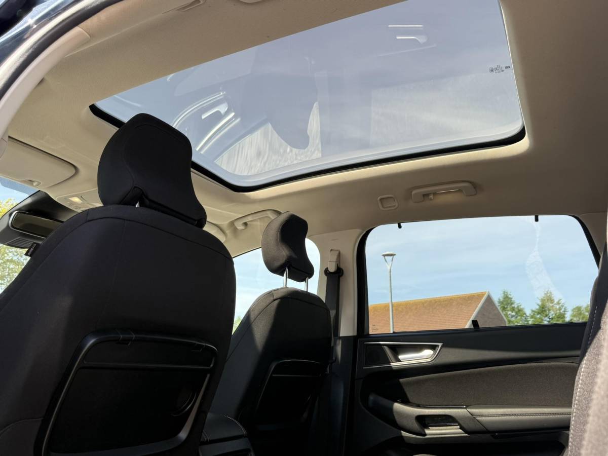 Ford S-Max Ford S-Max 2.5 FHEV Titanium 7pers 190pk | Panoramadak | Achteruitrijcamera | Stoelverwarming | Ambient Lightning | SYNC 3 Navigatie