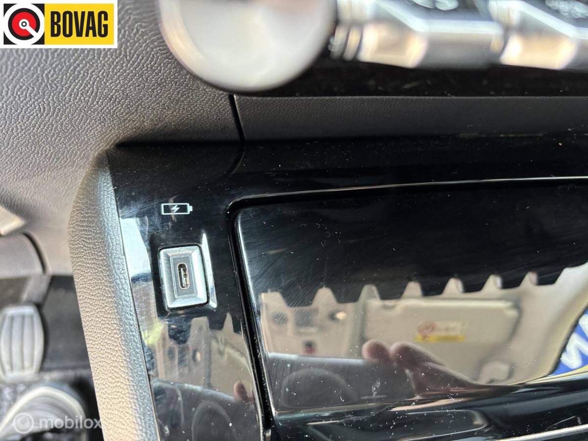 Peugeot 208 Peugeot 208 1.2 PureTech 100 Allure Pack navigatie en carplay Led koplampen cruise control Led koplampen