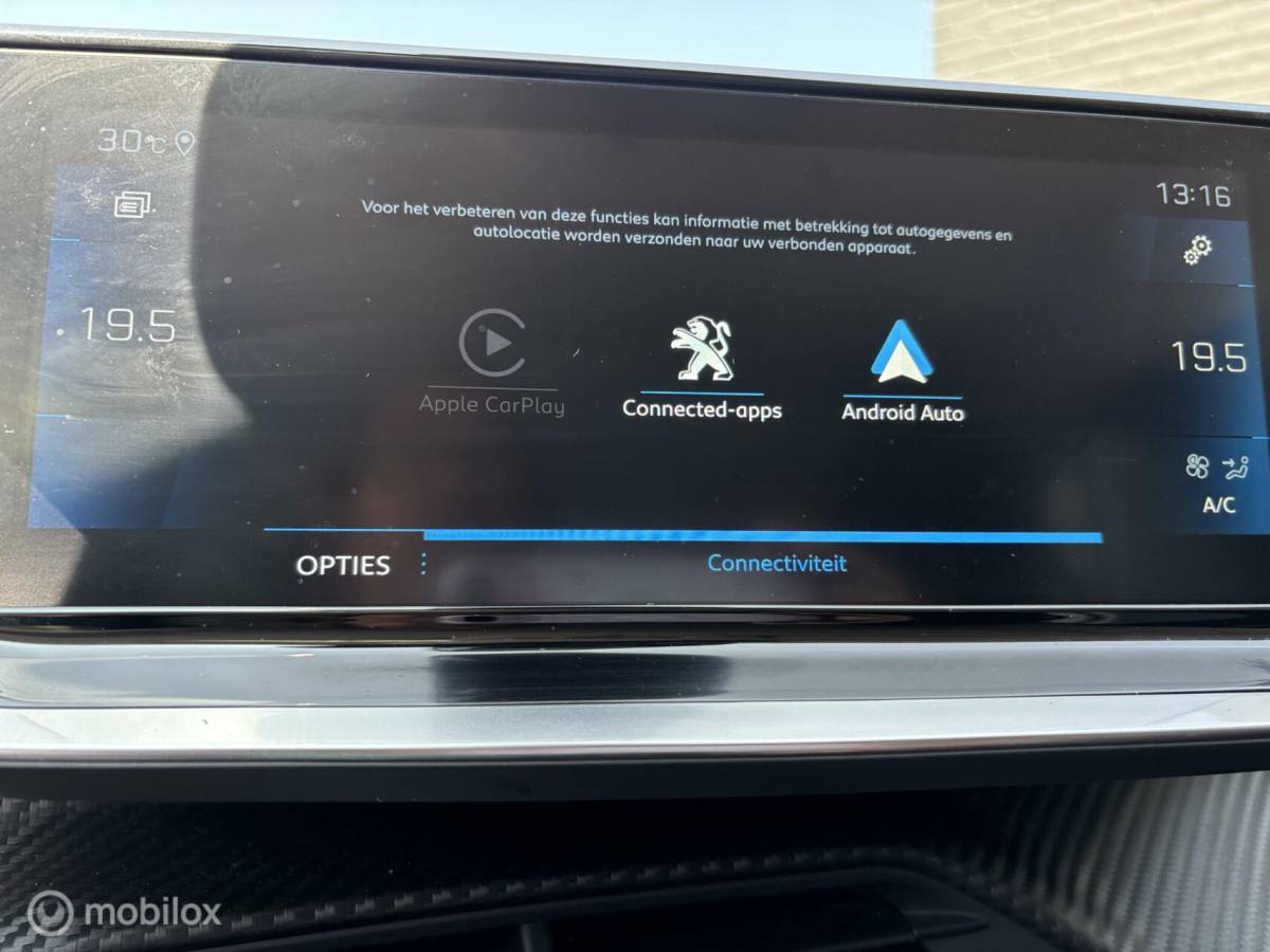 Peugeot 208 Peugeot 208 1.2 PureTech 100 Allure Pack navigatie en carplay Led koplampen cruise control Led koplampen