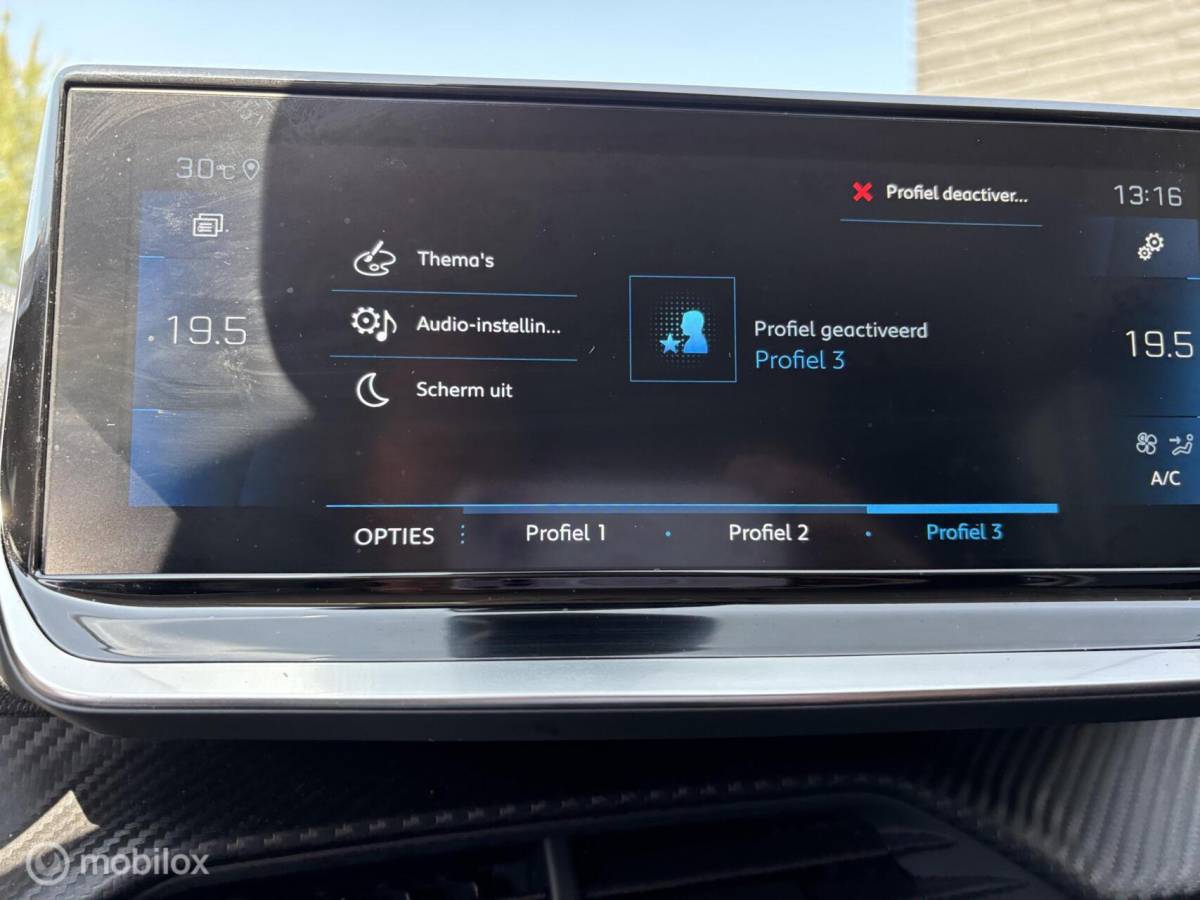 Peugeot 208 Peugeot 208 1.2 PureTech 100 Allure Pack navigatie en carplay Led koplampen cruise control Led koplampen