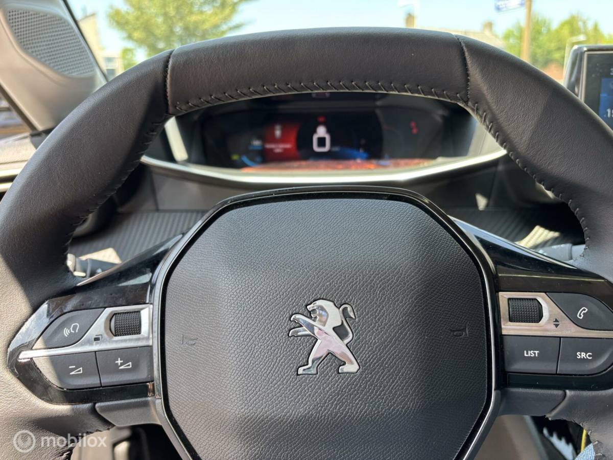 Peugeot 208 Peugeot 208 1.2 PureTech 100 Allure Pack navigatie en carplay Led koplampen cruise control Led koplampen