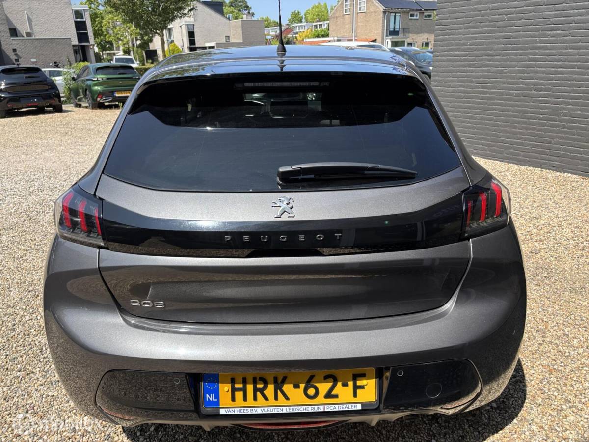 Peugeot 208 Peugeot 208 1.2 PureTech 100 Allure Pack navigatie en carplay Led koplampen cruise control Led koplampen