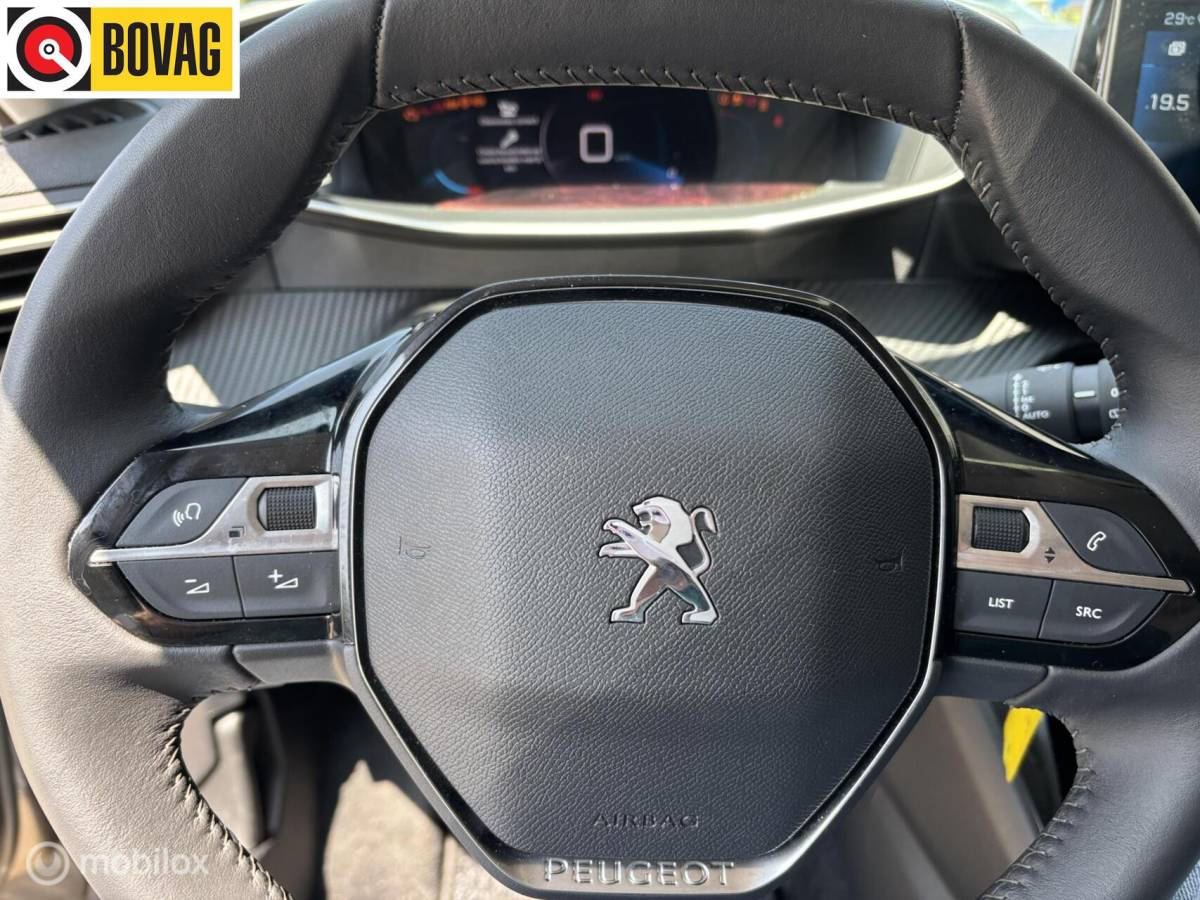 Peugeot 208 Peugeot 208 1.2 PureTech 100 Allure Pack navigatie en carplay Led koplampen cruise control Led koplampen