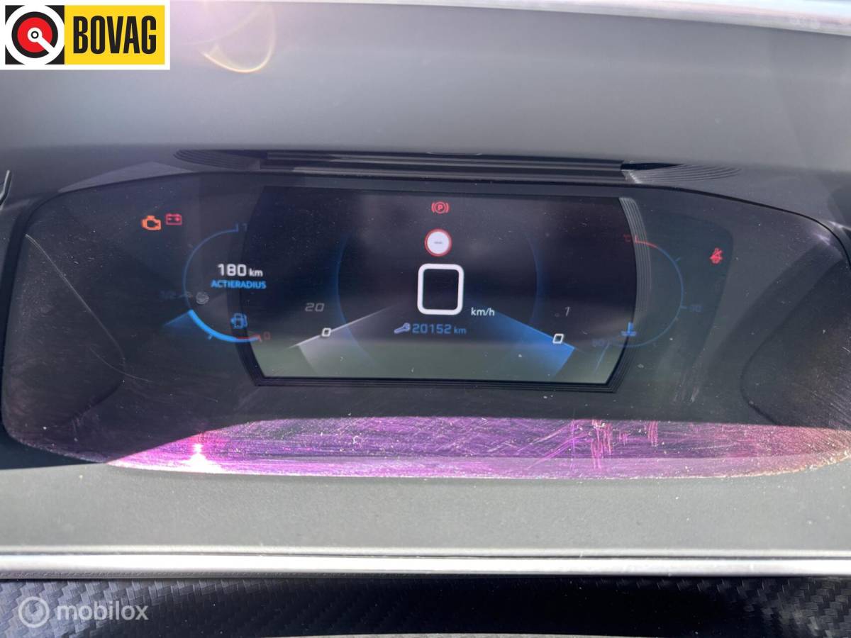 Peugeot 208 Peugeot 208 1.2 PureTech 100 Allure Pack navigatie en carplay Led koplampen cruise control Led koplampen