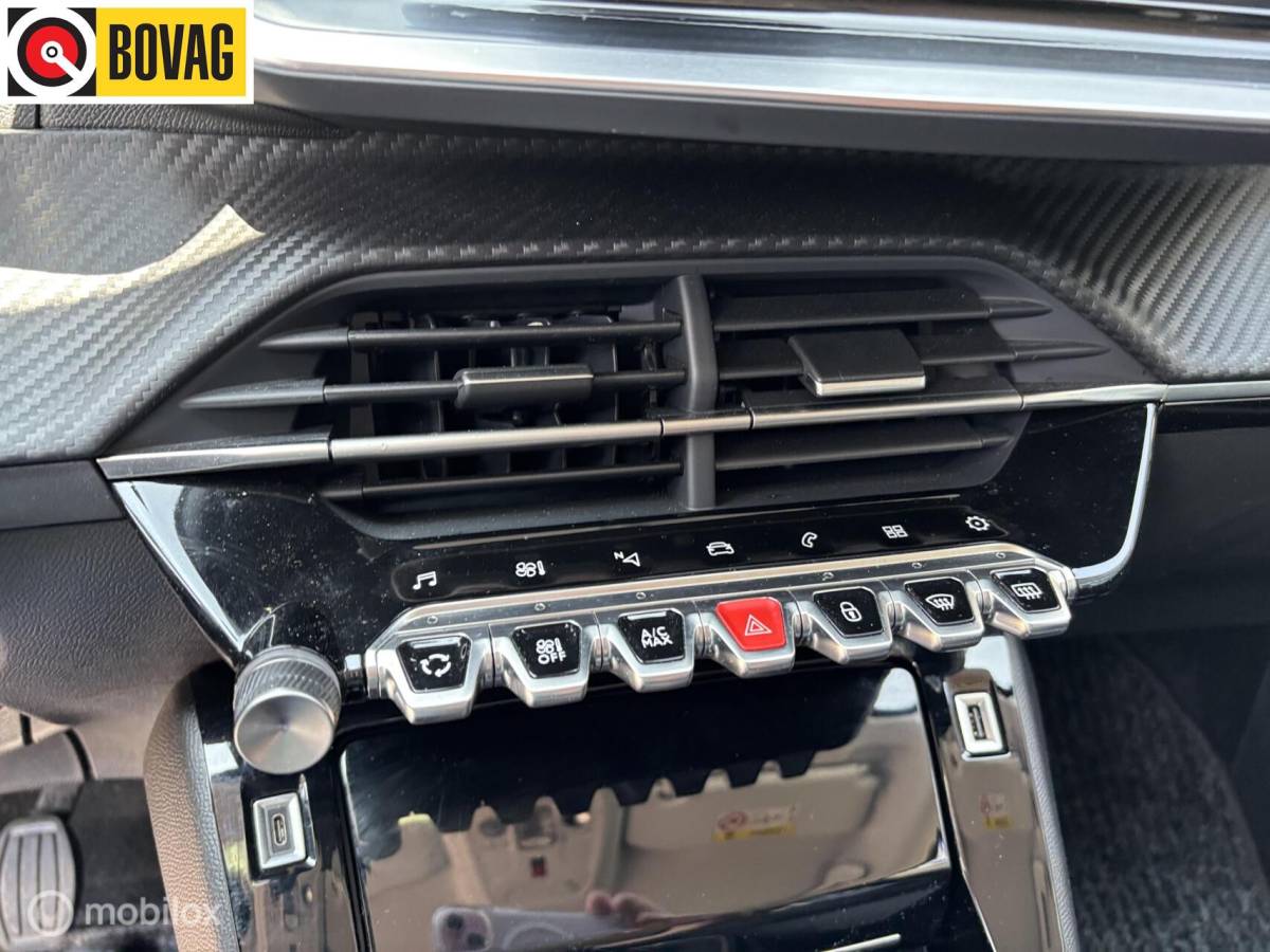 Peugeot 208 Peugeot 208 1.2 PureTech 100 Allure Pack navigatie en carplay Led koplampen cruise control Led koplampen