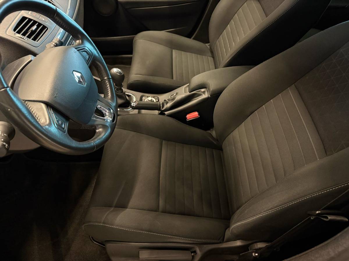 Renault Mégane Estate Renault Mégane Estate 1.2 TCe LIMITED-uitv|CLIMA AIRCO|LM-VELG|CRUISE CONTROL|ISOFIX|NAVIGATIE|nieuwe APK+O.H.BEURT BIJ AFLEVERING