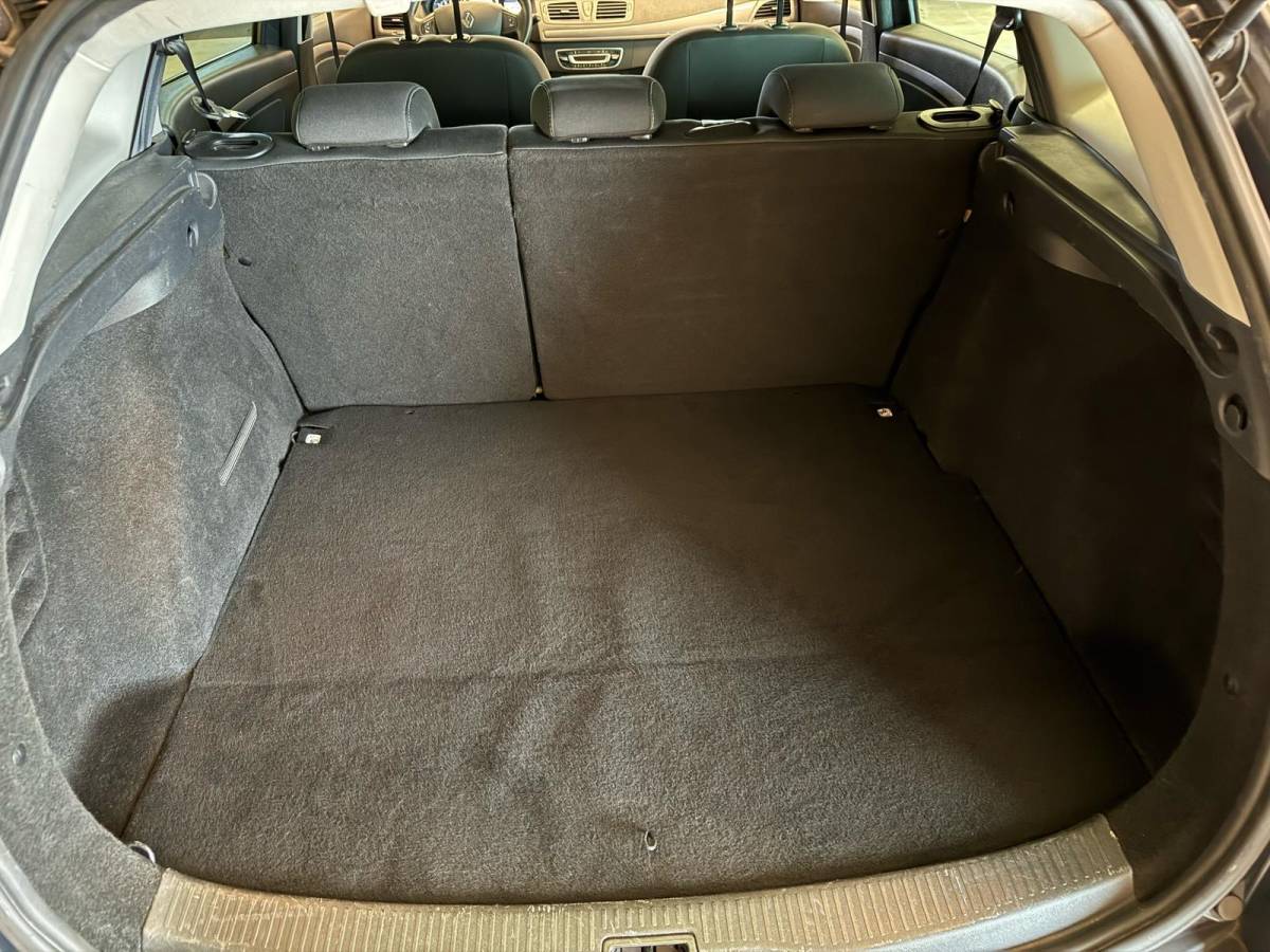 Renault Mégane Estate Renault Mégane Estate 1.2 TCe LIMITED-uitv|CLIMA AIRCO|LM-VELG|CRUISE CONTROL|ISOFIX|NAVIGATIE|nieuwe APK+O.H.BEURT BIJ AFLEVERING