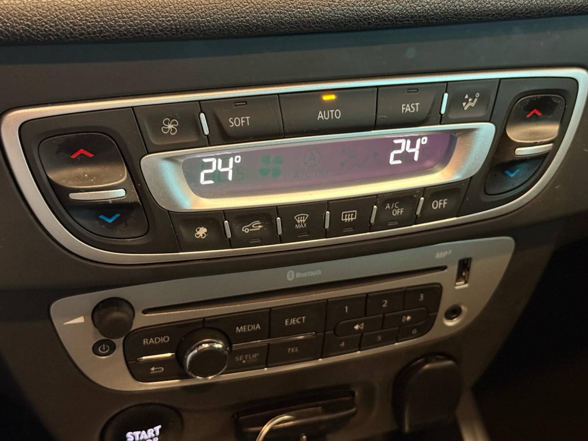 Renault Mégane Estate Renault Mégane Estate 1.2 TCe LIMITED-uitv|CLIMA AIRCO|LM-VELG|CRUISE CONTROL|ISOFIX|NAVIGATIE|nieuwe APK+O.H.BEURT BIJ AFLEVERING