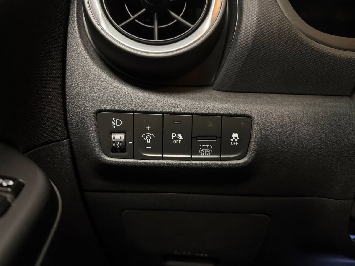 Hyundai Kona Hyundai Kona 1.6 GDI HEV *Dealer OH* Trekhaak|Carplay|Camera|Cruise|All-seasons