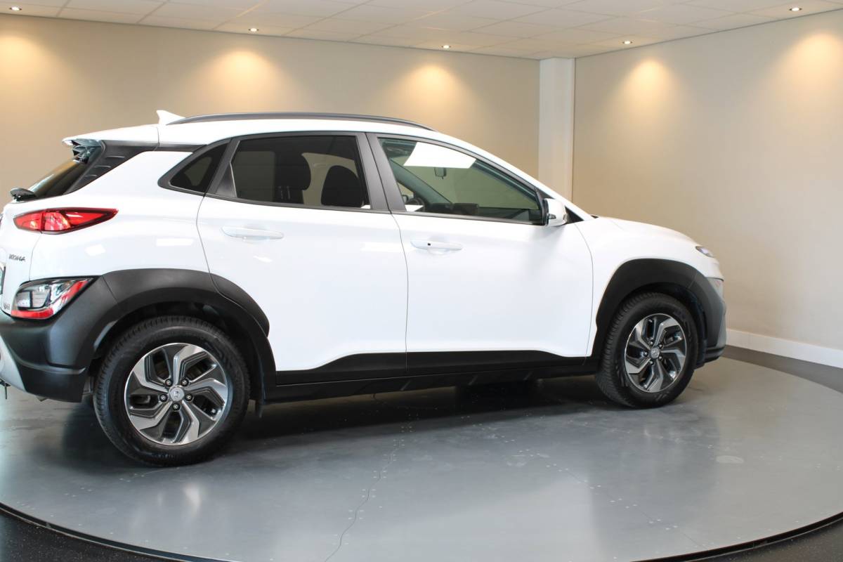 Hyundai Kona Hyundai Kona 1.6 GDI HEV *Dealer OH* Trekhaak|Carplay|Camera|Cruise|All-seasons