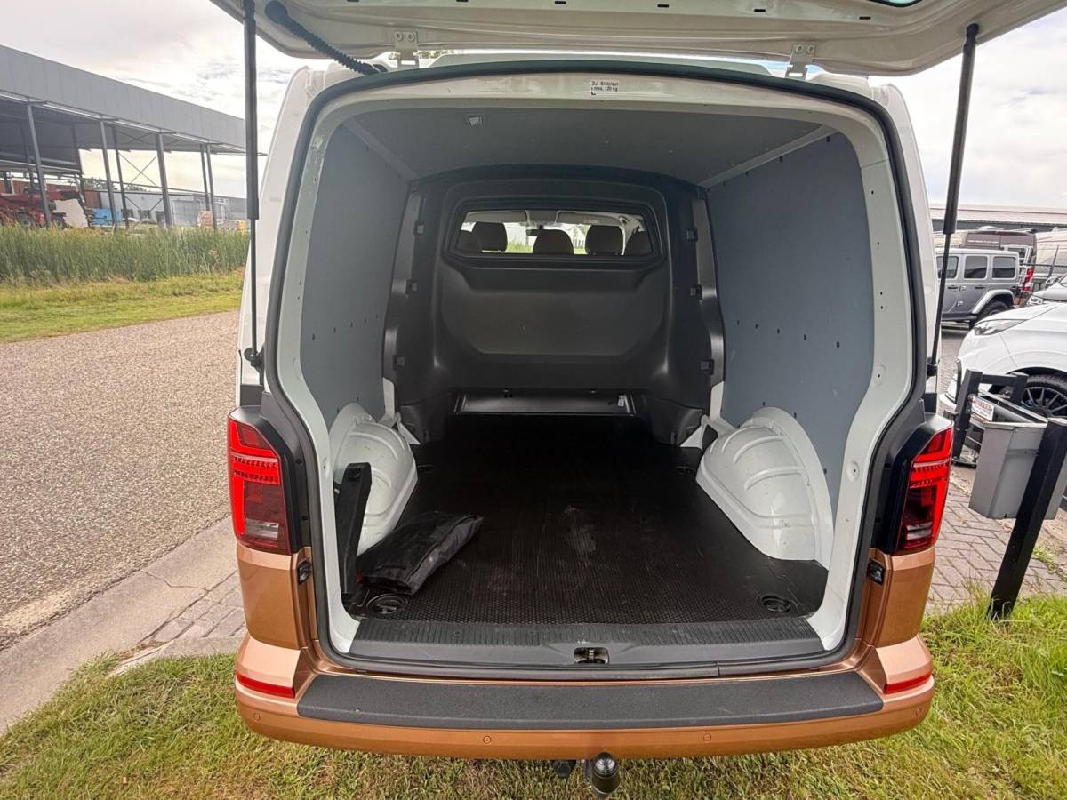Volkswagen Transporter Volkswagen Transporter 2.0 TDI L2H1 31 DC 4Motion Bulli T6. 204PkDubbele Cabine DSG 31 L2H1 DIG. COCKPIT ADAPT. CRUISE LED, 2x Schuif