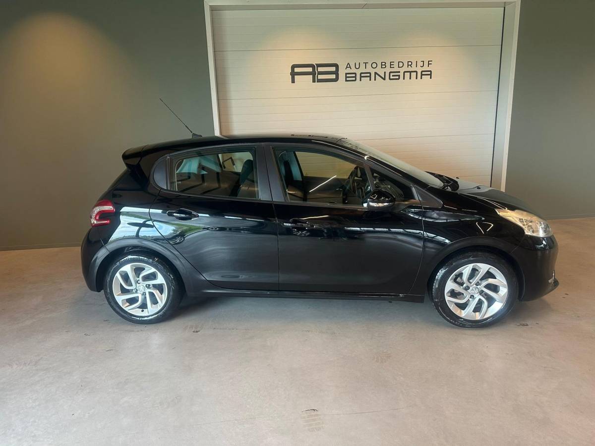 Peugeot 208 Peugeot 208 1.2 VTi 5-DEURS ACTIVE|AIRCO|LM-VELG|ISOFIX|BLUETOOTH|NAVIGATIE|CRUISECONTROL|nweAPK+OH+DISTRIBUTIERIEM BIJ AFLEVERING