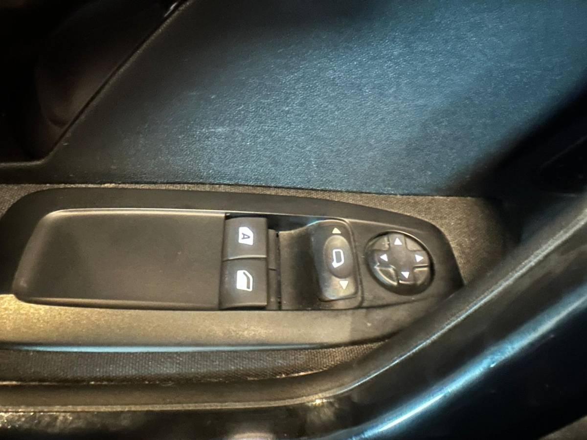 Peugeot 208 Peugeot 208 1.2 VTi 5-DEURS ACTIVE|AIRCO|LM-VELG|ISOFIX|BLUETOOTH|NAVIGATIE|CRUISECONTROL|nweAPK+OH+DISTRIBUTIERIEM BIJ AFLEVERING