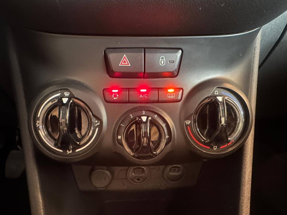 Peugeot 208 Peugeot 208 1.2 VTi 5-DEURS ACTIVE|AIRCO|LM-VELG|ISOFIX|BLUETOOTH|NAVIGATIE|CRUISECONTROL|nweAPK+OH+DISTRIBUTIERIEM BIJ AFLEVERING