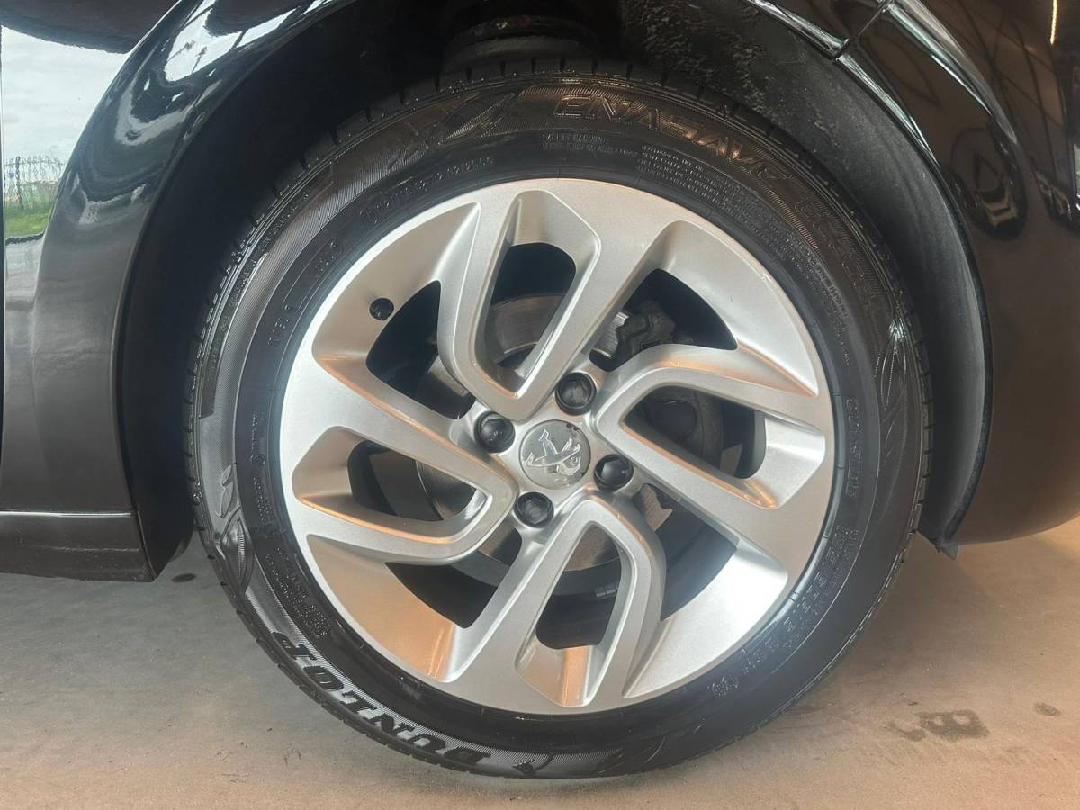 Peugeot 208 Peugeot 208 1.2 VTi 5-DEURS ACTIVE|AIRCO|LM-VELG|ISOFIX|BLUETOOTH|NAVIGATIE|CRUISECONTROL|nweAPK+OH+DISTRIBUTIERIEM BIJ AFLEVERING