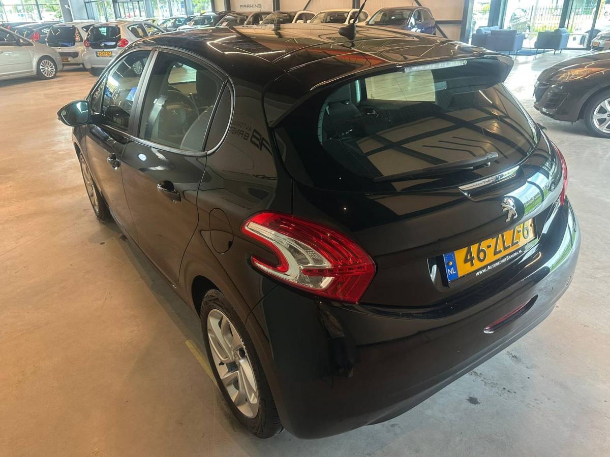 Peugeot 208 Peugeot 208 1.2 VTi 5-DEURS ACTIVE|AIRCO|LM-VELG|ISOFIX|BLUETOOTH|NAVIGATIE|CRUISECONTROL|nweAPK+OH+DISTRIBUTIERIEM BIJ AFLEVERING