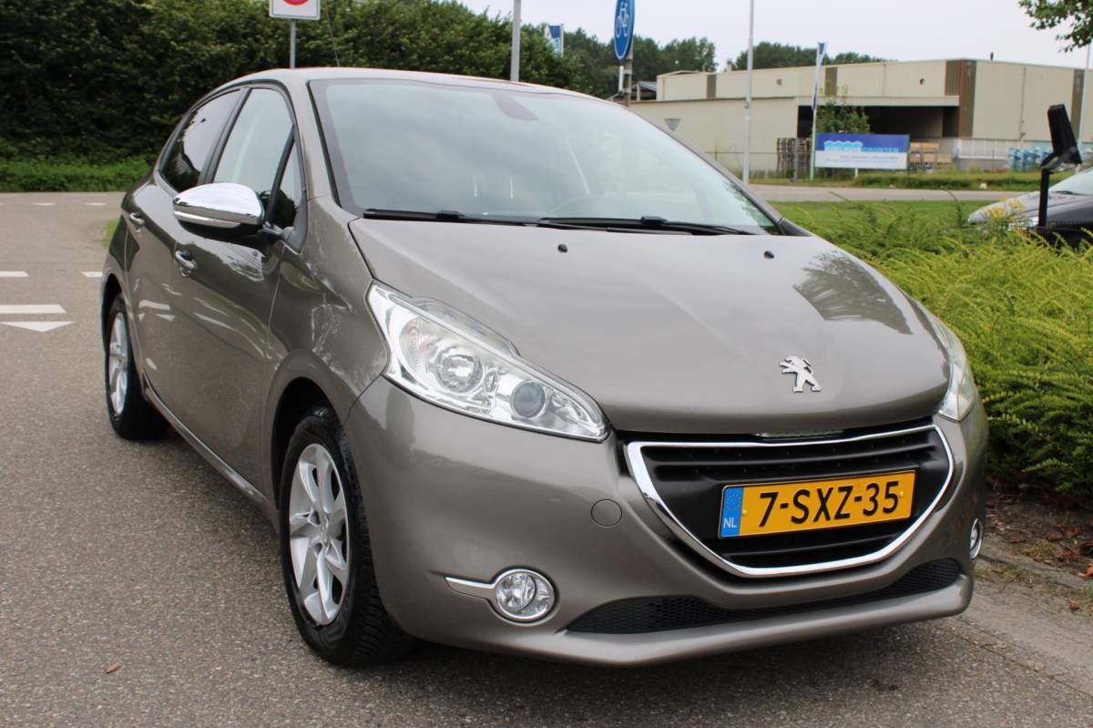 Peugeot 208 Peugeot 208 1.2 VTi 5-DEURS OXYGO-uitv|CLIMA AIRCO|ISOFIX|CRUISE CONTROL|NAVIGATIE|LED|TREKHAAK/LM-VELG|BLUETOOTH/nwe APK+OH.BEURT