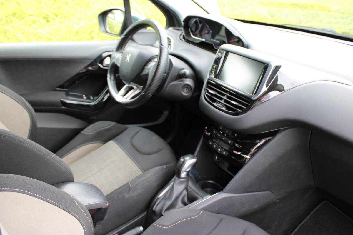 Peugeot 208 Peugeot 208 1.2 VTi 5-DEURS OXYGO-uitv|CLIMA AIRCO|ISOFIX|CRUISE CONTROL|NAVIGATIE|LED|TREKHAAK/LM-VELG|BLUETOOTH/nwe APK+OH.BEURT