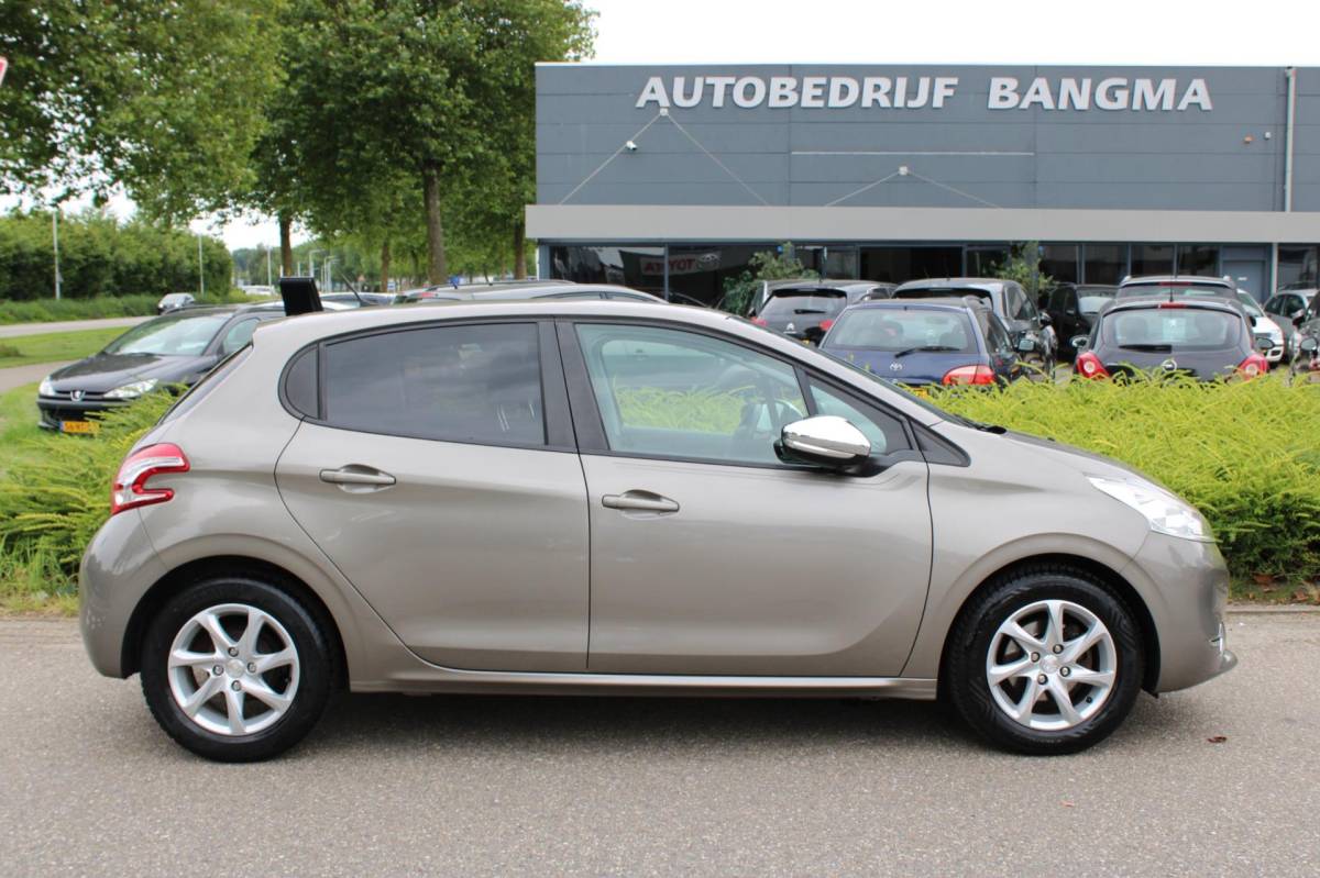 Peugeot 208 Peugeot 208 1.2 VTi 5-DEURS OXYGO-uitv|CLIMA AIRCO|ISOFIX|CRUISE CONTROL|NAVIGATIE|LED|TREKHAAK/LM-VELG|BLUETOOTH/nwe APK+OH.BEURT