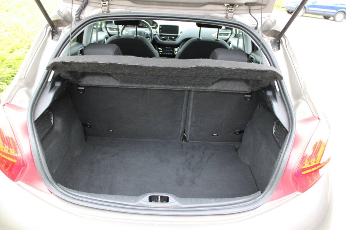 Peugeot 208 Peugeot 208 1.2 VTi 5-DEURS OXYGO-uitv|CLIMA AIRCO|ISOFIX|CRUISE CONTROL|NAVIGATIE|LED|TREKHAAK/LM-VELG|BLUETOOTH/nwe APK+OH.BEURT