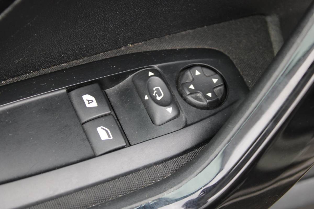 Peugeot 208 Peugeot 208 1.2 VTi 5-DEURS OXYGO-uitv|CLIMA AIRCO|ISOFIX|CRUISE CONTROL|NAVIGATIE|LED|TREKHAAK/LM-VELG|BLUETOOTH/nwe APK+OH.BEURT