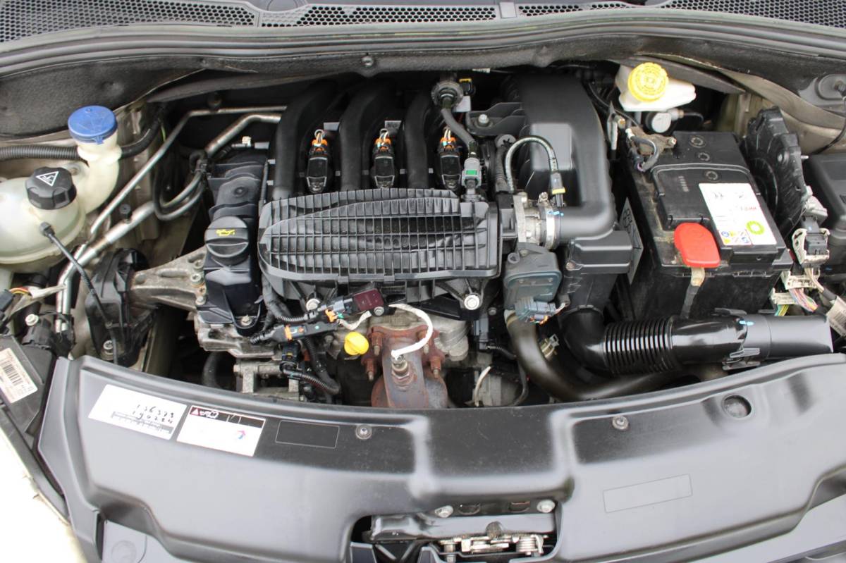 Peugeot 208 Peugeot 208 1.2 VTi 5-DEURS OXYGO-uitv|CLIMA AIRCO|ISOFIX|CRUISE CONTROL|NAVIGATIE|LED|TREKHAAK/LM-VELG|BLUETOOTH/nwe APK+OH.BEURT