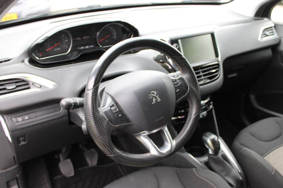 Peugeot 208 Peugeot 208 1.2 VTi 5-DEURS OXYGO-uitv|CLIMA AIRCO|ISOFIX|CRUISE CONTROL|NAVIGATIE|LED|TREKHAAK/LM-VELG|BLUETOOTH/nwe APK+OH.BEURT