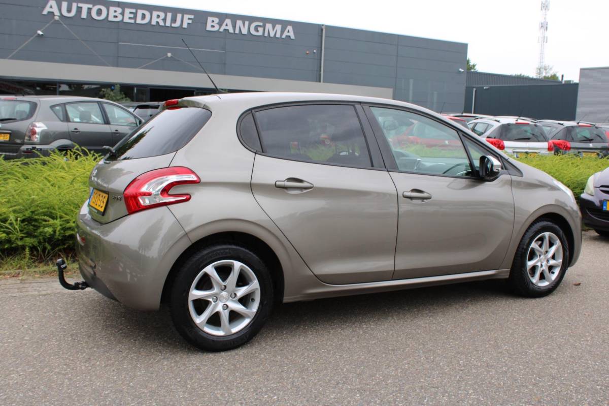 Peugeot 208 Peugeot 208 1.2 VTi 5-DEURS OXYGO-uitv|CLIMA AIRCO|ISOFIX|CRUISE CONTROL|NAVIGATIE|LED|TREKHAAK/LM-VELG|BLUETOOTH/nwe APK+OH.BEURT