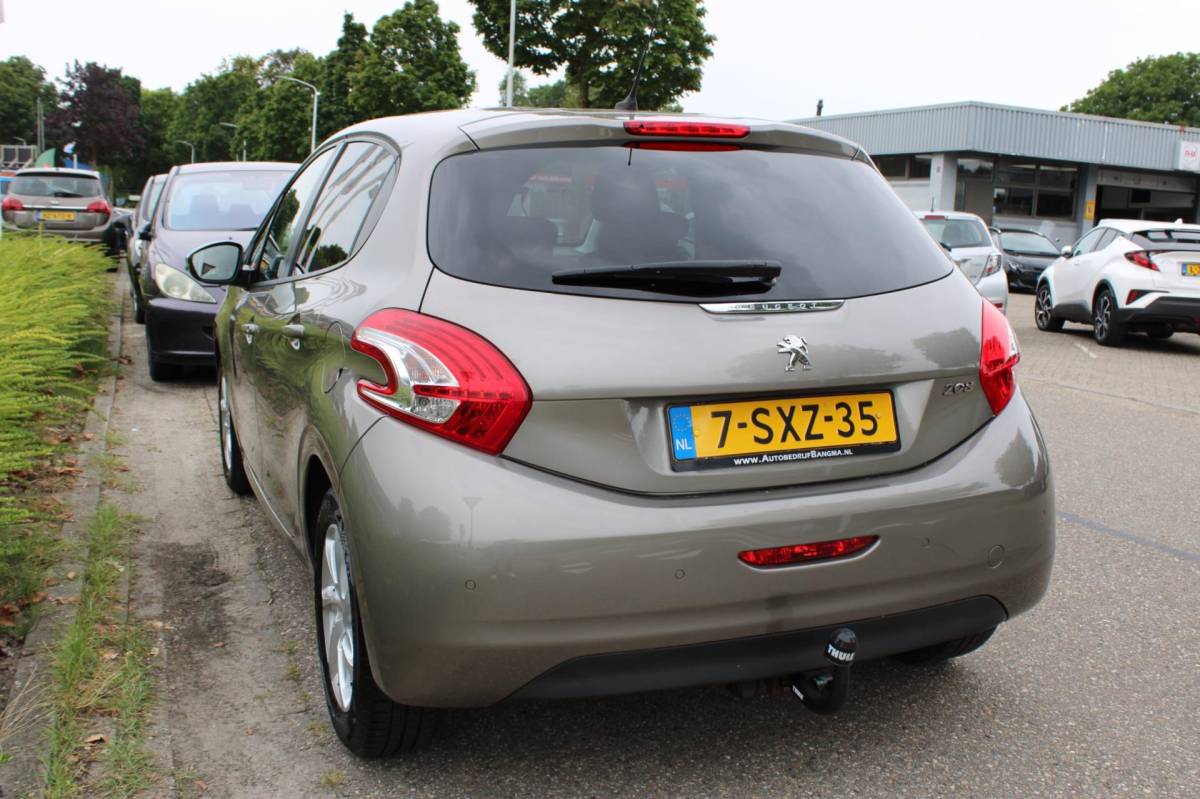 Peugeot 208 Peugeot 208 1.2 VTi 5-DEURS OXYGO-uitv|CLIMA AIRCO|ISOFIX|CRUISE CONTROL|NAVIGATIE|LED|TREKHAAK/LM-VELG|BLUETOOTH/nwe APK+OH.BEURT