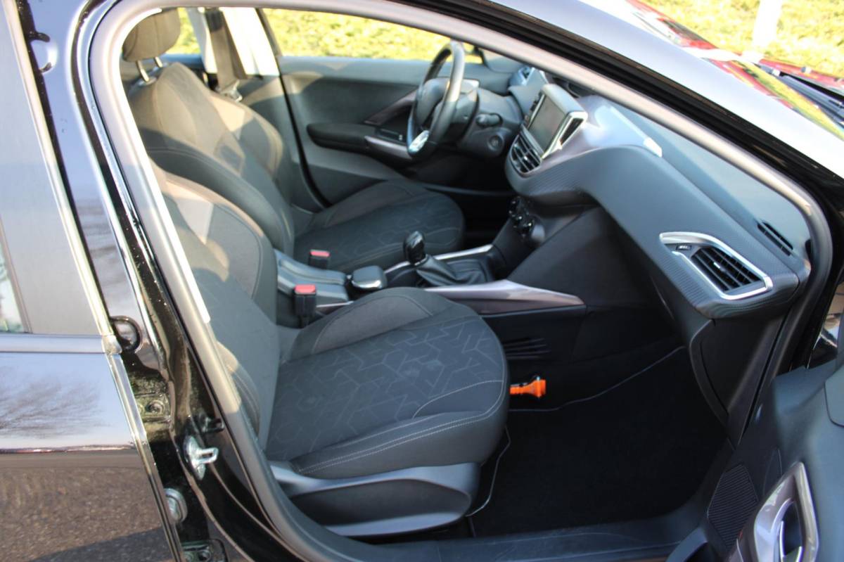 Peugeot 2008 Peugeot 2008 1.2 VTi ACTIVE-uitv|AIRCO|TREKHAAK|CRUISE CONTROL|ISOFIX|LM-VELG|BLUETOOTH|NAVIGATIE|nwe APK+OH.BEURT BIJ AFLEVERING