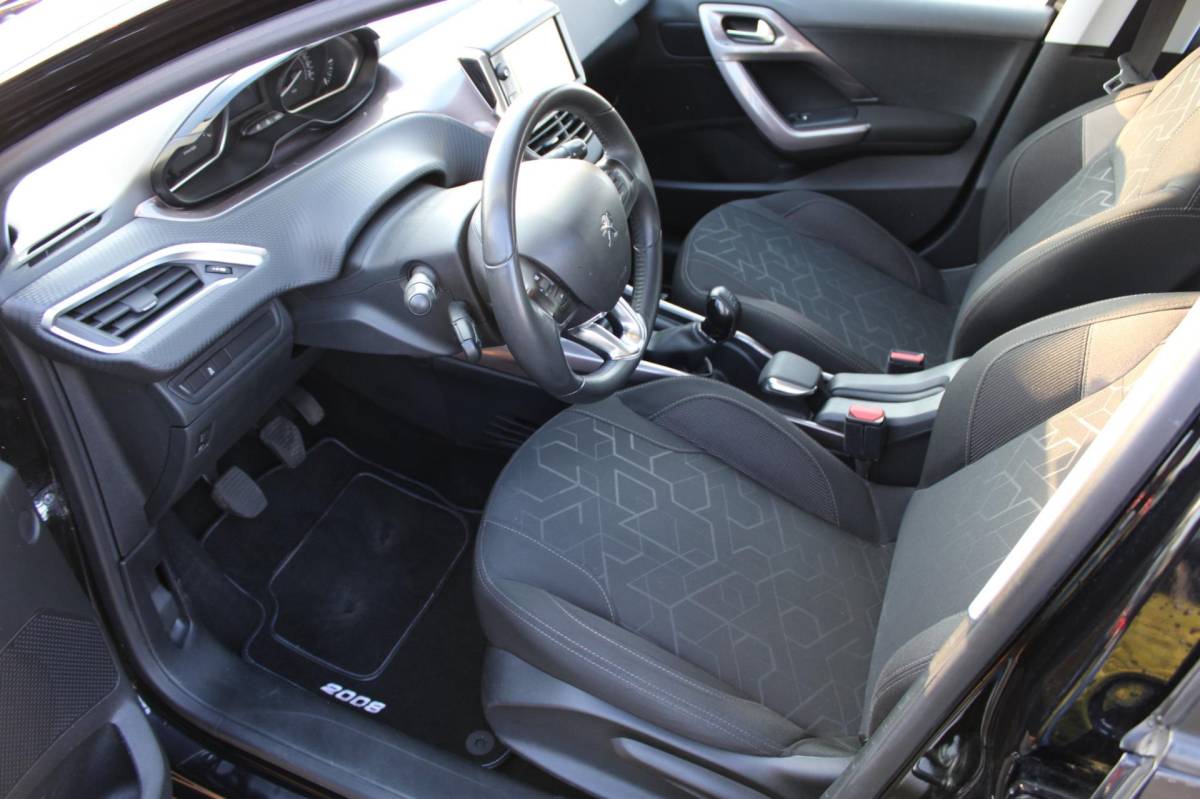 Peugeot 2008 Peugeot 2008 1.2 VTi ACTIVE-uitv|AIRCO|TREKHAAK|CRUISE CONTROL|ISOFIX|LM-VELG|BLUETOOTH|NAVIGATIE|nwe APK+OH.BEURT BIJ AFLEVERING