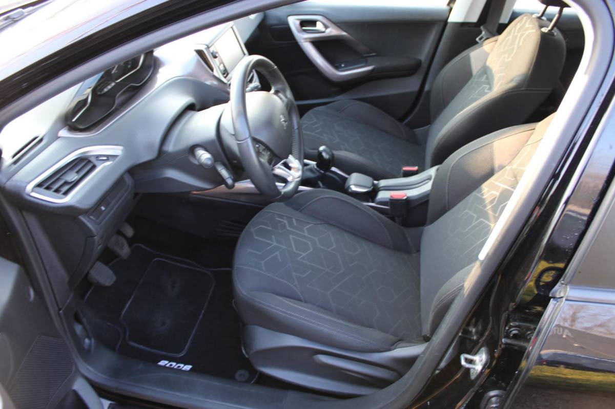 Peugeot 2008 Peugeot 2008 1.2 VTi ACTIVE-uitv|AIRCO|TREKHAAK|CRUISE CONTROL|ISOFIX|LM-VELG|BLUETOOTH|NAVIGATIE|nwe APK+OH.BEURT BIJ AFLEVERING