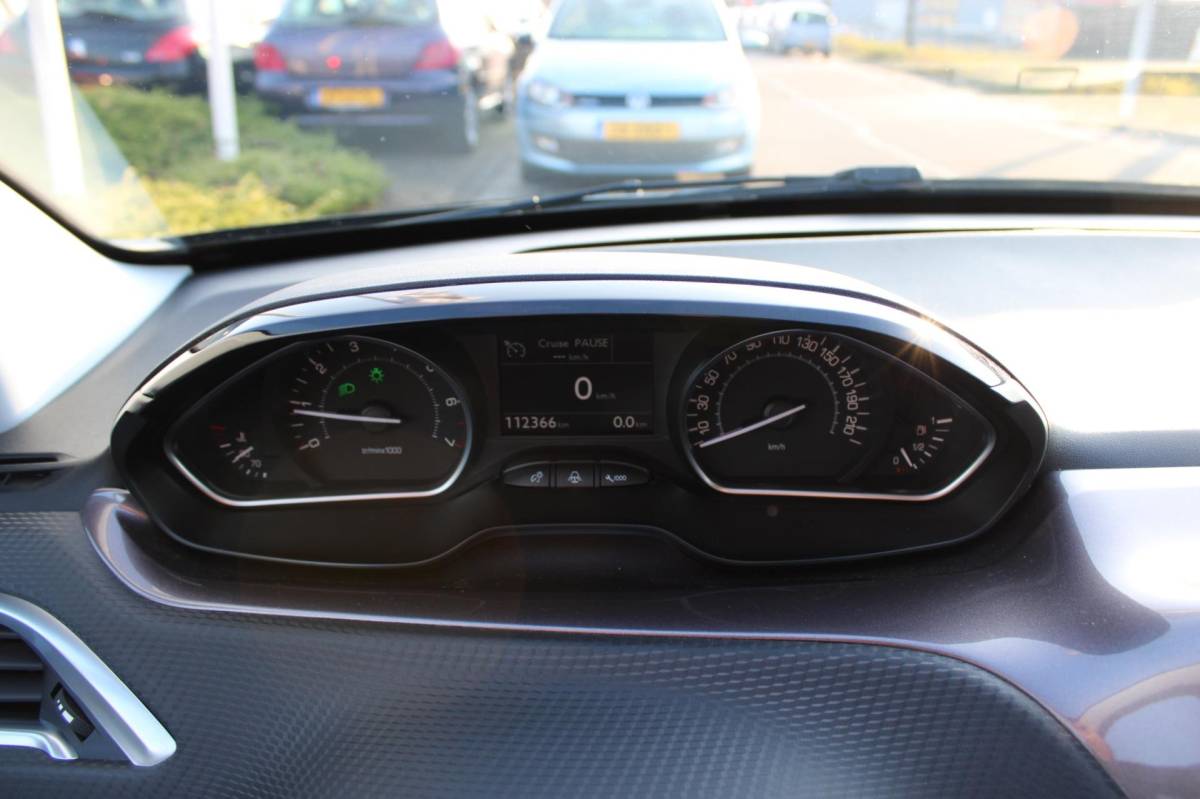 Peugeot 2008 Peugeot 2008 1.2 VTi ACTIVE-uitv|AIRCO|TREKHAAK|CRUISE CONTROL|ISOFIX|LM-VELG|BLUETOOTH|NAVIGATIE|nwe APK+OH.BEURT BIJ AFLEVERING