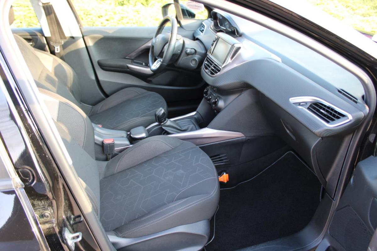 Peugeot 2008 Peugeot 2008 1.2 VTi ACTIVE-uitv|AIRCO|TREKHAAK|CRUISE CONTROL|ISOFIX|LM-VELG|BLUETOOTH|NAVIGATIE|nwe APK+OH.BEURT BIJ AFLEVERING