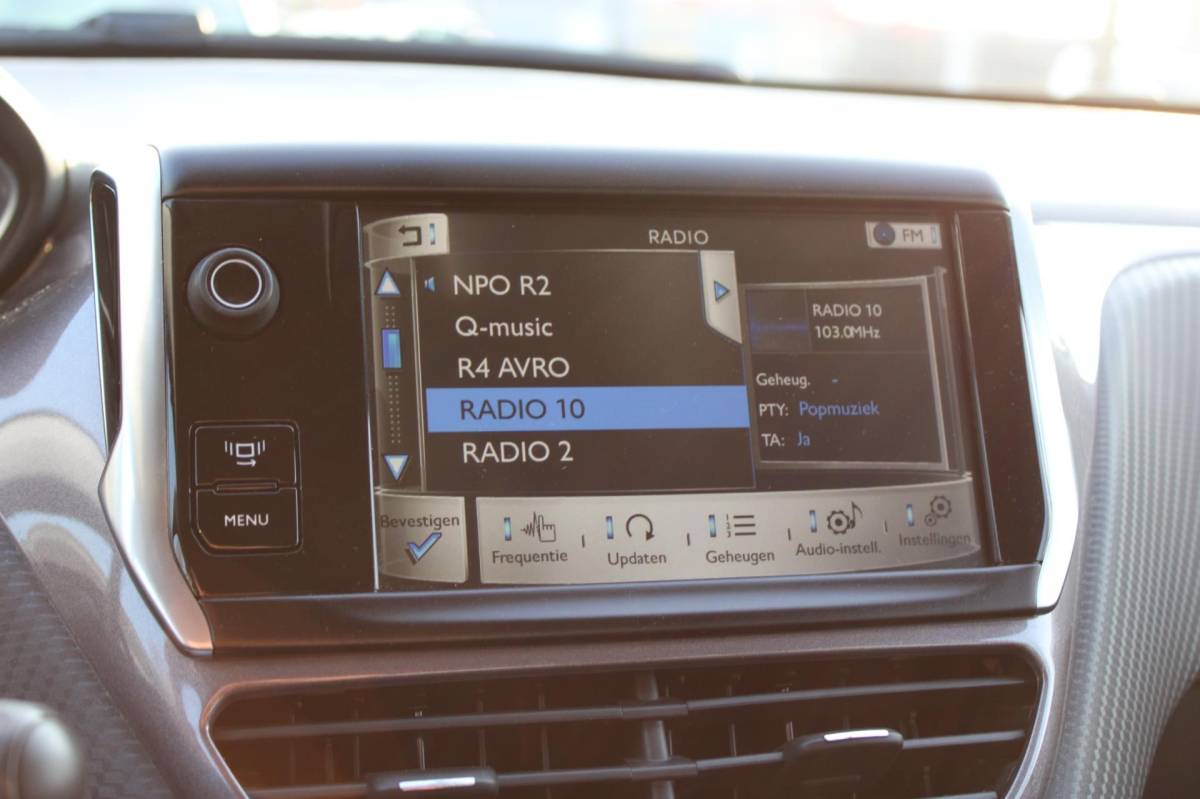 Peugeot 2008 Peugeot 2008 1.2 VTi ACTIVE-uitv|AIRCO|TREKHAAK|CRUISE CONTROL|ISOFIX|LM-VELG|BLUETOOTH|NAVIGATIE|nwe APK+OH.BEURT BIJ AFLEVERING