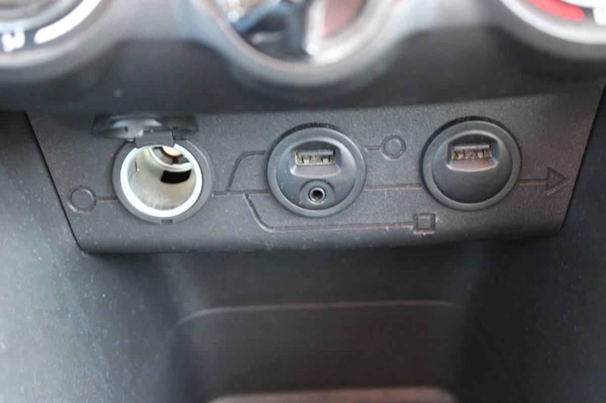 Peugeot 2008 Peugeot 2008 1.2 VTi ACTIVE-uitv|AIRCO|TREKHAAK|CRUISE CONTROL|ISOFIX|LM-VELG|BLUETOOTH|NAVIGATIE|nwe APK+OH.BEURT BIJ AFLEVERING