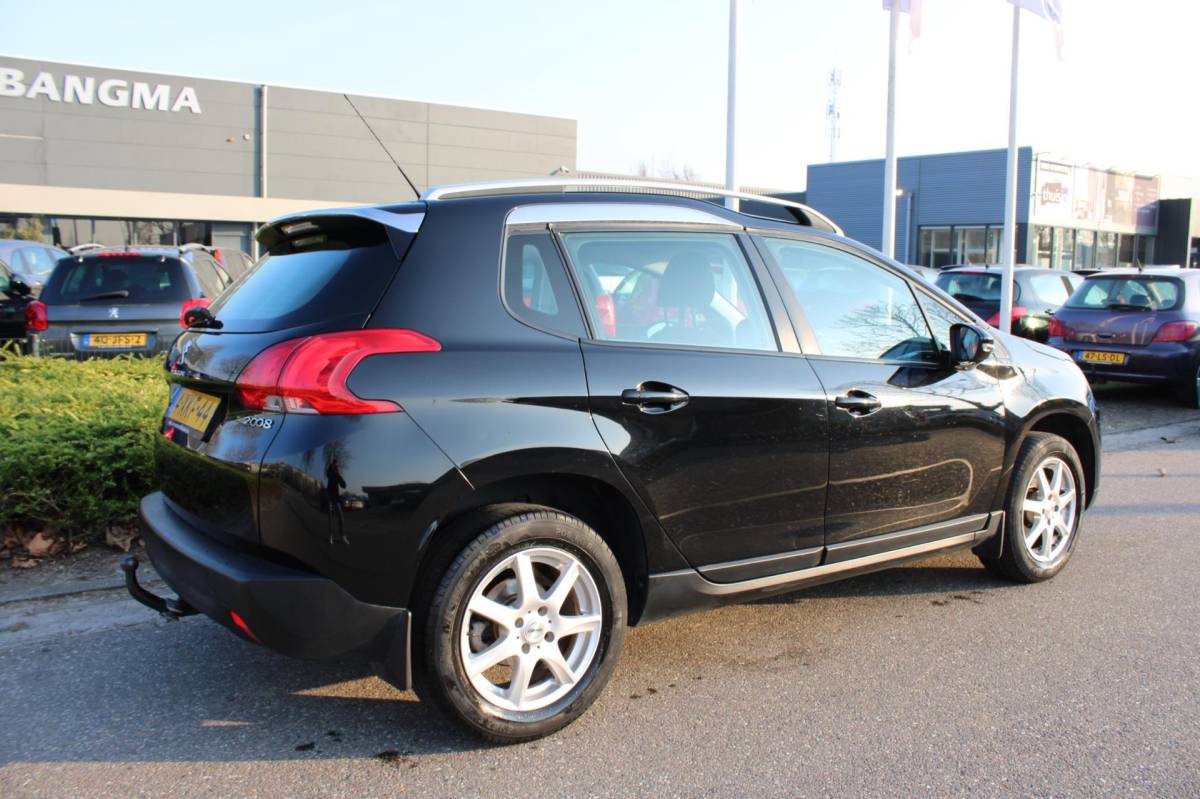 Peugeot 2008 Peugeot 2008 1.2 VTi ACTIVE-uitv|AIRCO|TREKHAAK|CRUISE CONTROL|ISOFIX|LM-VELG|BLUETOOTH|NAVIGATIE|nwe APK+OH.BEURT BIJ AFLEVERING