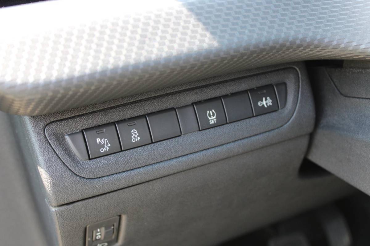 Peugeot 2008 Peugeot 2008 1.2 PureTech ALLURE PACK PREMIUM PLUS|CLIMA AIRCO|CRUISECONTROL|HALF LEER|LM-VELG|nieuwe APK+OH BEURT+DISTRIBUTIERIEM