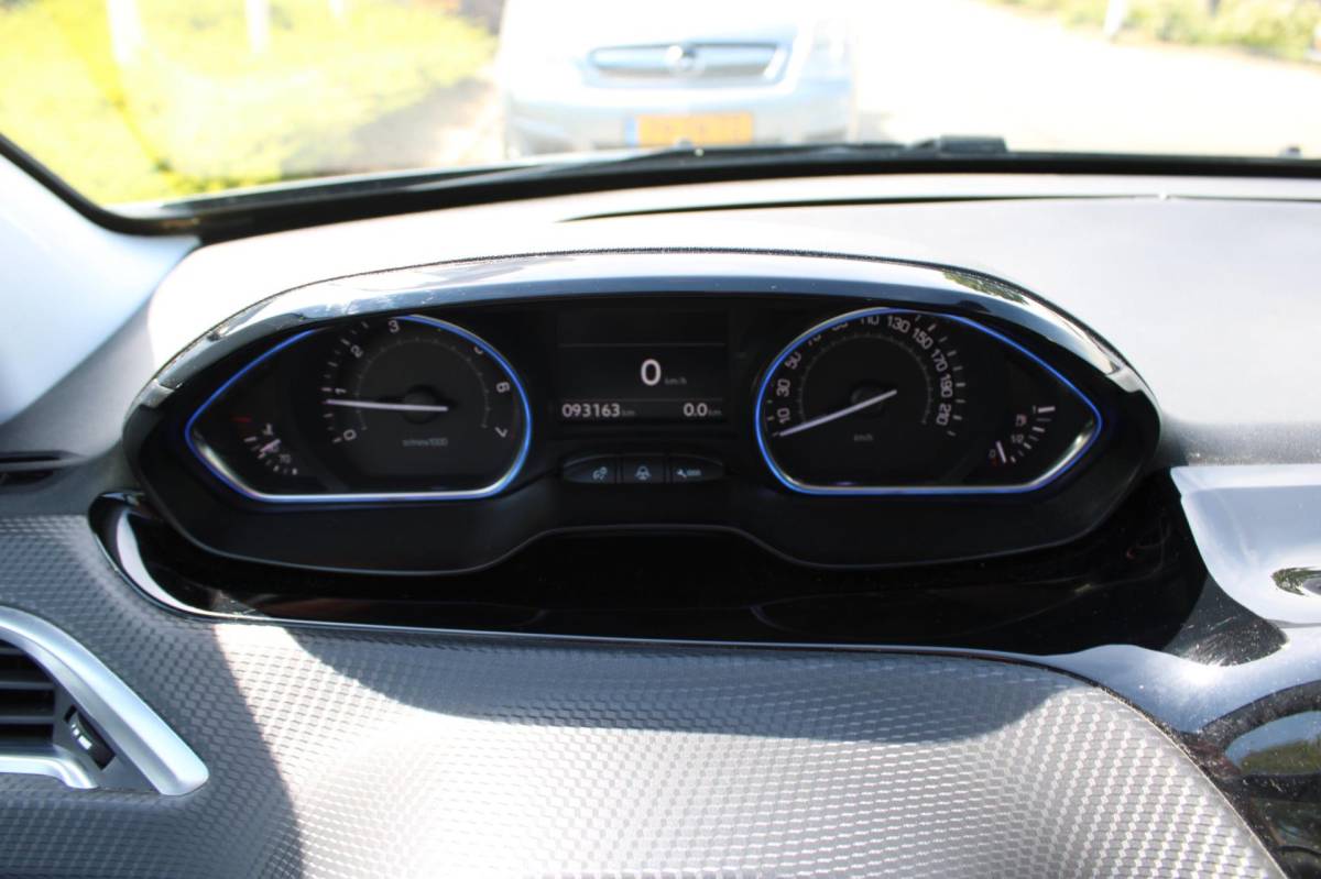 Peugeot 2008 Peugeot 2008 1.2 PureTech ALLURE PACK PREMIUM PLUS|CLIMA AIRCO|CRUISECONTROL|HALF LEER|LM-VELG|nieuwe APK+OH BEURT+DISTRIBUTIERIEM