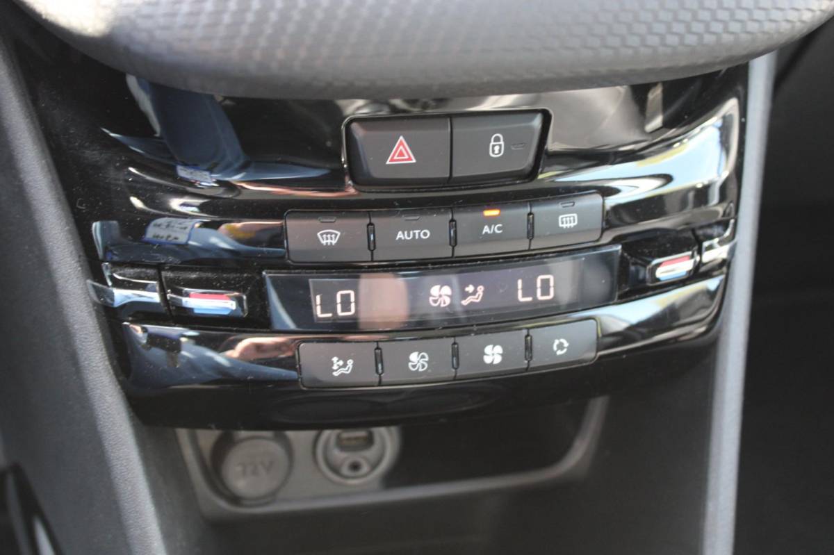Peugeot 2008 Peugeot 2008 1.2 PureTech ALLURE PACK PREMIUM PLUS|CLIMA AIRCO|CRUISECONTROL|HALF LEER|LM-VELG|nieuwe APK+OH BEURT+DISTRIBUTIERIEM